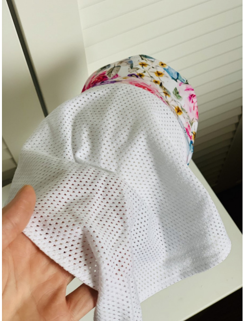 Biela dierková šatka LORY so šiltom - na pevno