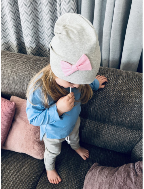 Jednofarebná šmolko čiapka s inofarebnou mašličkou - jednovrstvová