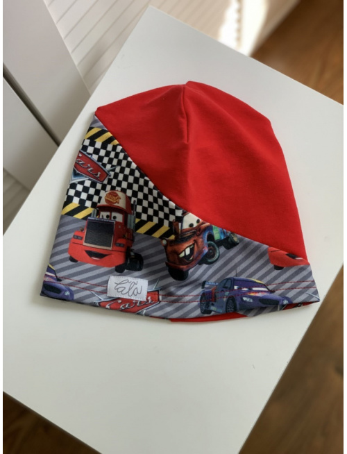 Šmolko čiapka so vzorovaným prestrihom