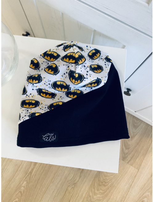 Šmolko čiapka so vzorovaným prestrihom