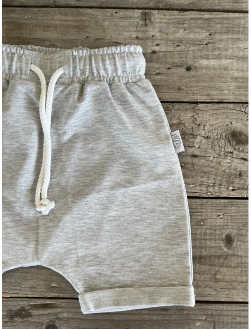 Krátke pudláče s funkčnou šnúrkou v páse - melír sivé