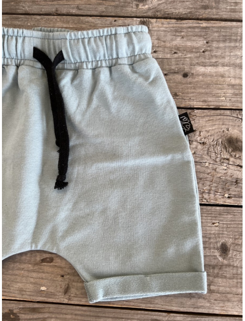 Krátke pudláče s funkčnou šnúrkou v páse - holubie