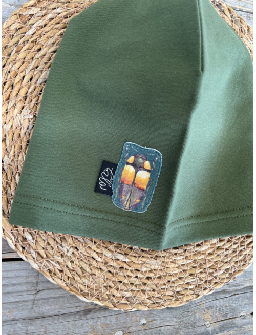 Jednofarebná šmolko čiapka s aplikáciou Chrobáčik J - jednovrstvová