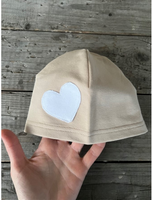 Jednofarebná plytká čiapka s inofarebným srdiečkom - jednovrstvová