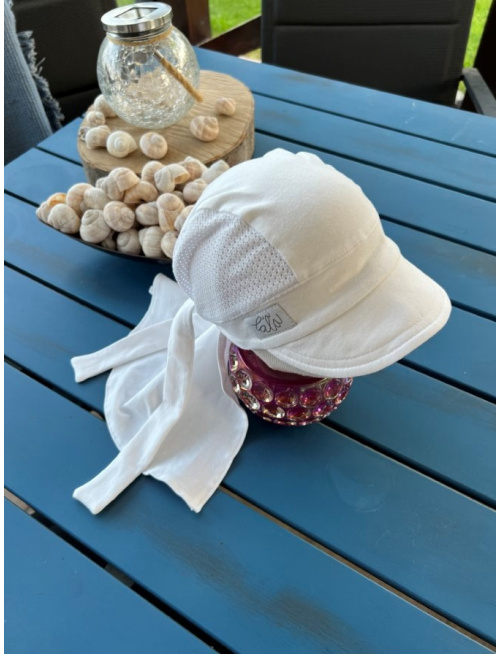 Pirátka so šiltom na viazanie - kombinovaná - BIELA