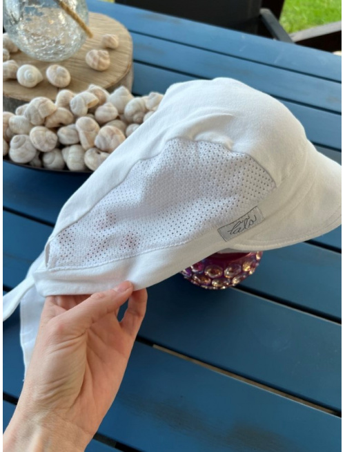 Pirátka so šiltom na viazanie - kombinovaná - BIELA