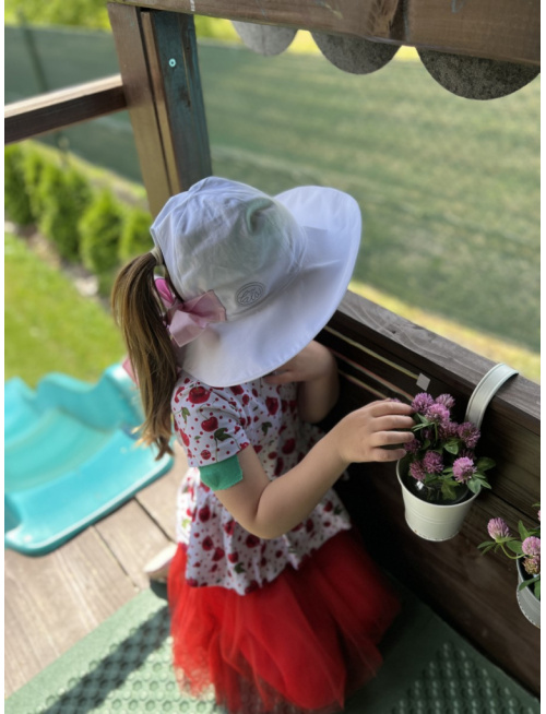 Rastúci elegantný klobúk na copík