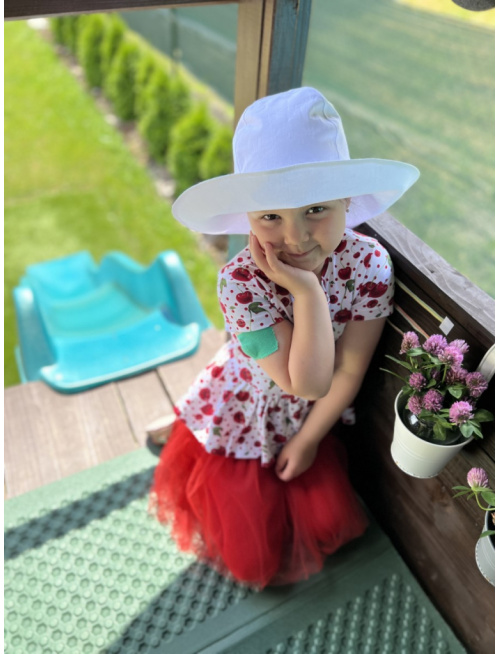 Rastúci elegantný klobúk na copík