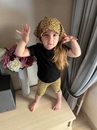 Úpletová šatka SUMMER so šiltom - na viazanie - LEOPARD na horčicovej
