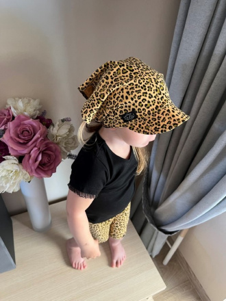 Úpletová šatka SUMMER so šiltom - na viazanie - LEOPARD na horčicovej