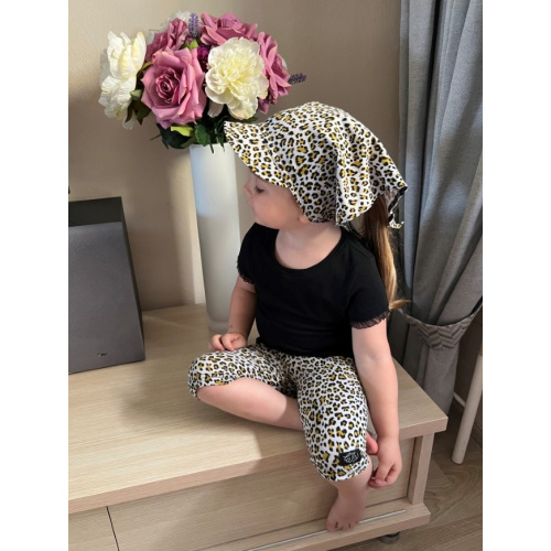 Úpletová šatka SUMMER so šiltom - na viazanie - LEOPARD na sivej