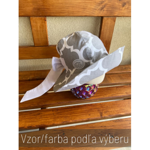 Rastúci elegantný klobúk na copík