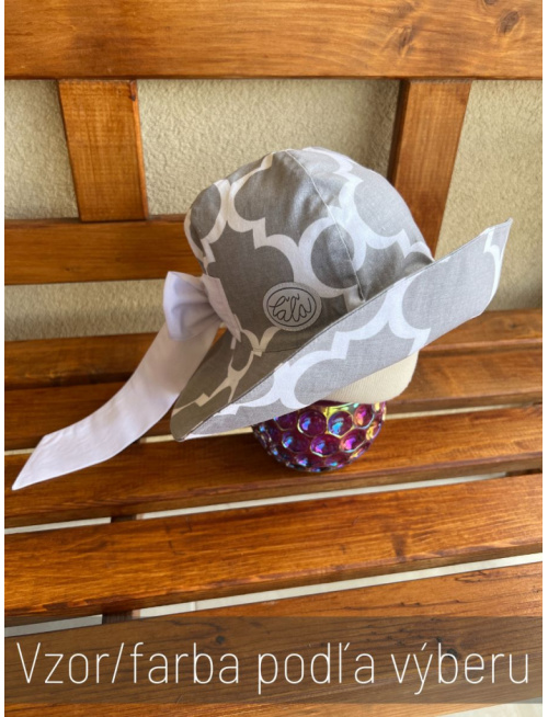 Rastúci elegantný klobúk na copík