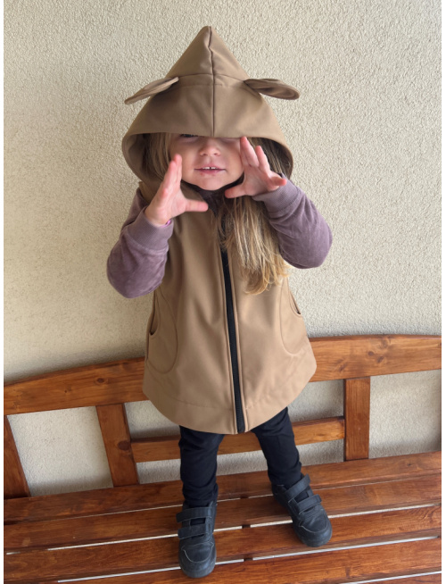 Rastúca softshell vesta so stojačikovou kapucňou - DOMI s uškami - jeseň/ZIMA