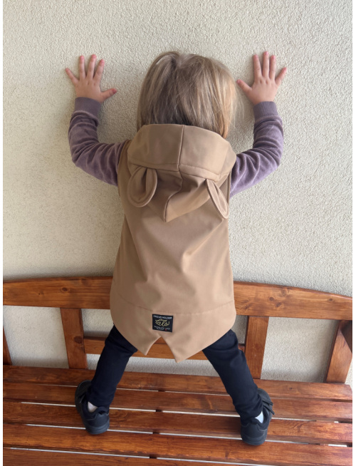 Rastúca softshell vesta so stojačikovou kapucňou - DOMI s uškami - jeseň/ZIMA