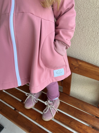 Rastúca softshell bunda s prestrihom a stojačik kapucňou - sukničková - RIO s uškami - jeseň/ZIMA