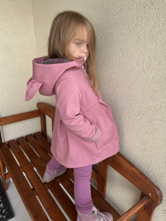 Rastúca softshell bunda s prestrihom a stojačik kapucňou - sukničková - RIO s uškami - jeseň/ZIMA