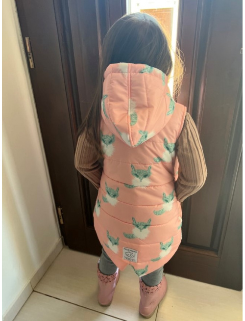 Rastúca vesta LÍŠKA so stojačikovou kapucňou - DOMI