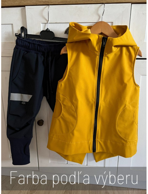 Rastúca softshell vesta so stojačikovou kapucňou - DOMI - jar/JESEŇ