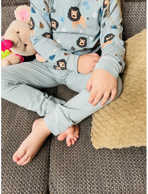 Detské pyžamko s rastúcimi manžetami LEVÍK na mineral - klasik strih