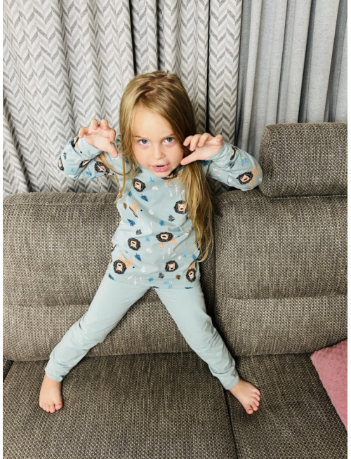 Detské pyžamko s rastúcimi manžetami LEVÍK na mineral - klasik strih