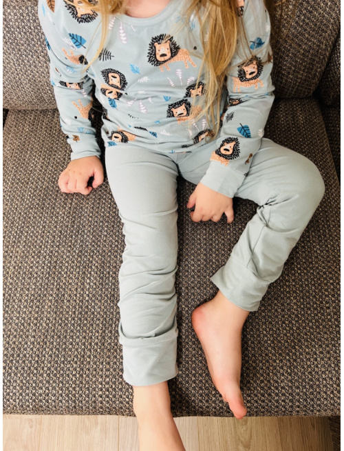 Detské pyžamko s rastúcimi manžetami LEVÍK na mineral - klasik strih