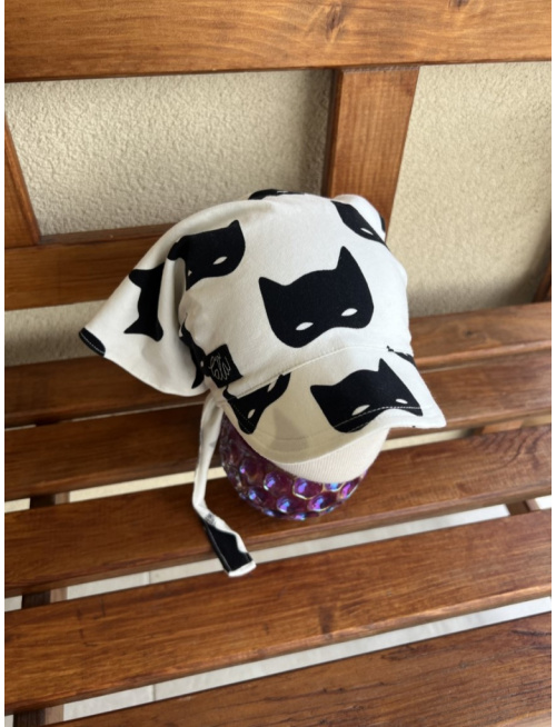 Vzorovaná úpletová šatka so šiltom na viazanie SUMMER - Batman - LEN DO VYPREDANIA