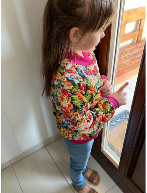 Podšitá bomber bundička z kvetovaného prešiváku