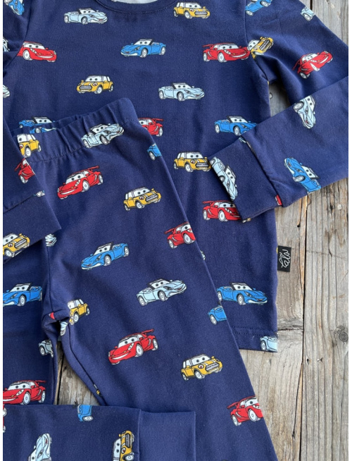 Detské pyžamko s rastúcimi manžetami ŠPORTIAK NA TMAVOMODREJ - klasik strih