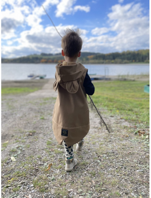 Rastúca softshell vesta so stojačikovou kapucňou - DOMI s uškami - jeseň/ZIMA