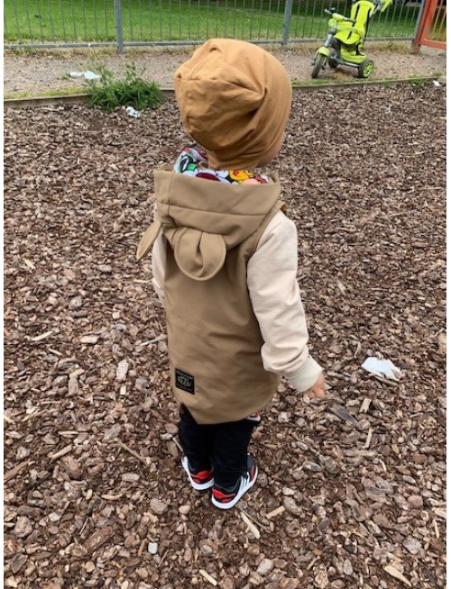 Rastúca softshell vesta so stojačikovou kapucňou - DOMI s uškami - jeseň/ZIMA