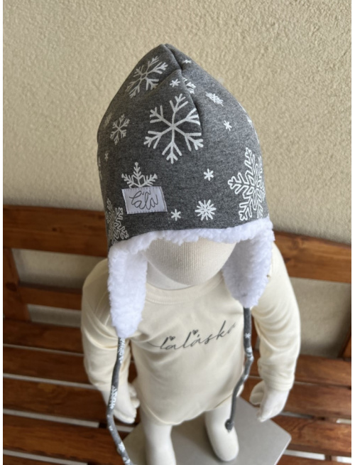 Zimná ušiačka z počesu podšitá barančekom - vločky - len do vypredania zásob