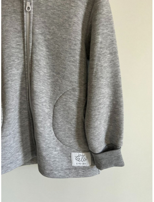 Rastúci kabátik RIO - hladko v páse - počesaná teplákovina - stredne sivý melír - POSLEDNÝ KUS