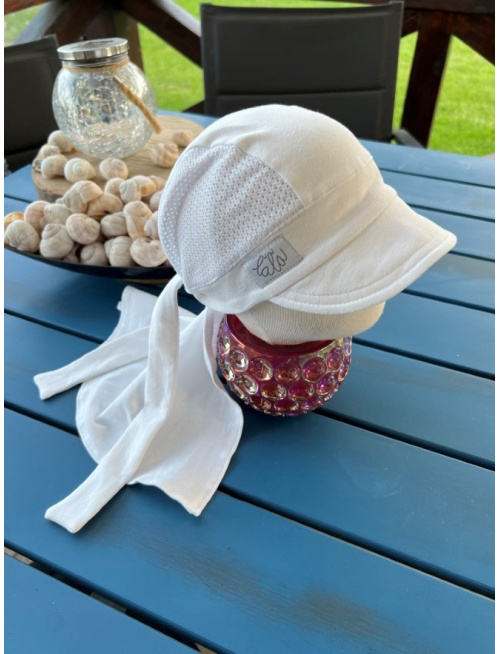 Pirátka so šiltom na viazanie - kombinovaná - BIELA