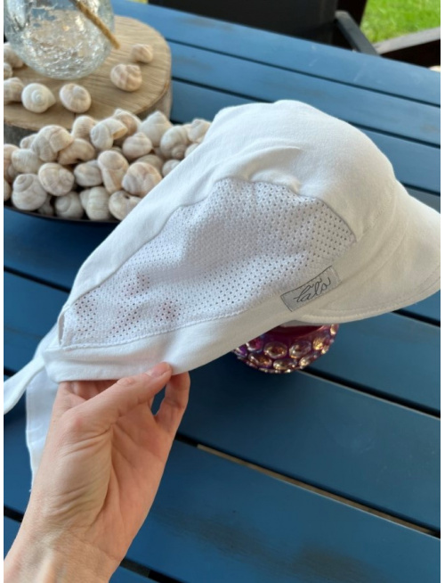 Pirátka so šiltom na viazanie - kombinovaná - BIELA