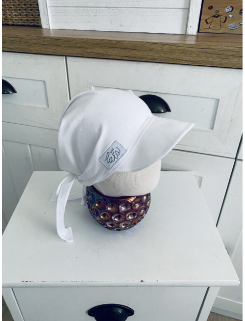 Úpletová šatka SUMMER so šiltom na viazanie - biela