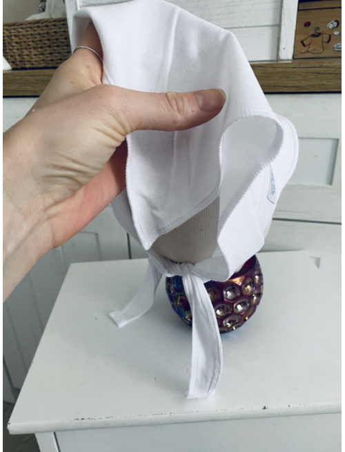 Úpletová šatka SUMMER so šiltom na viazanie - biela