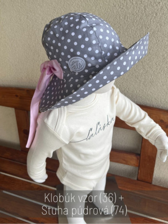 Rastúci elegantný klobúk na copík