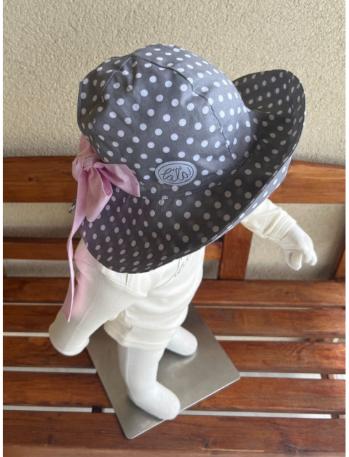 Rastúci elegantný klobúk na copík