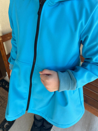 Rastúca softshell bunda s prestrihom - sukničková - RIO - jeseň/ZIMA