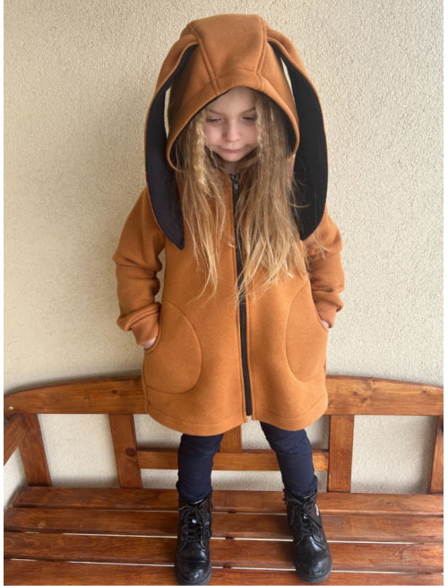 Rastúci kabátik RIO s uškami - hladko v páse - počesaná teplákovina - karamel