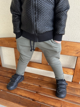 MOTO Podšitá bomber bunda z koženkového prešiváku - čierna
