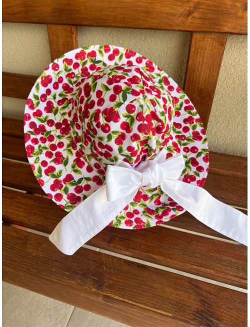 Rastúci elegantný klobúk LADY - čerešne