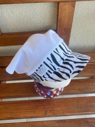 Dierková šatka so šiltom na pevno LORY - zebra