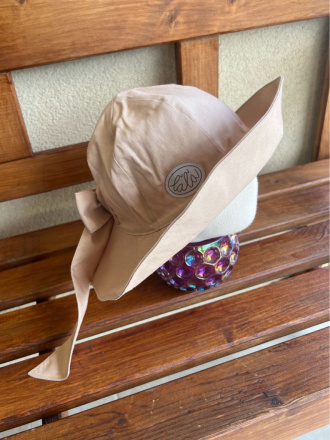 Rastúci elegantný klobúk LADY
