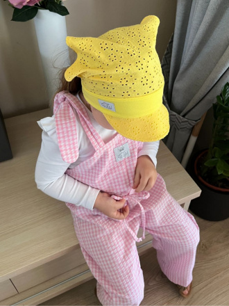 Madeirová šatka LORY na pevno so šiltom - úplet - žltá