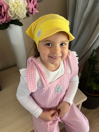 Madeirová šatka LORY na pevno so šiltom - úplet - žltá