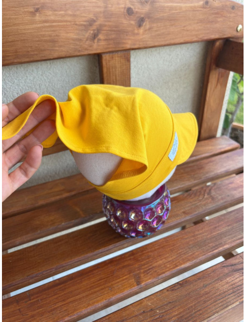 Úpletová šatka LORY so šiltom - na pevno - banánová - LEN DO VYPREDANIA ZÁSOB