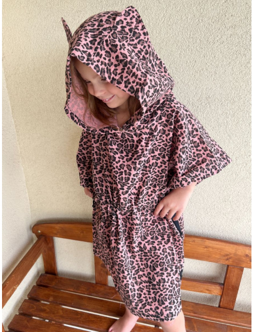 Detské pončo vĺčik uši - leopard na tmavej staroružovej - gázovina/mušelín