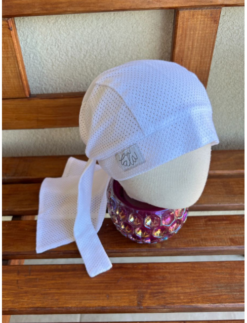 Pirátka bez šiltu na viazanie - dierková - biela